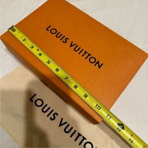 LV box and dustbag